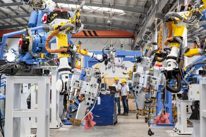 Analyse des avantages de différents matériaux dans le traitement des machines à grande échelle
